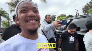 MANNY MAKING THE DAY FOR HIS FANS ALWAYS GIVING BACK WE ARE 4 WEEKS OUT  FROM FIGHT NIGHT