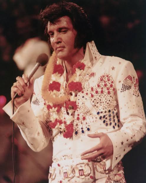 At the “Aloha from Hawaii” concert, Elvis wore The American Eagle ...