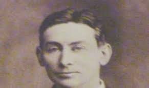 Robert Peelle's Instagram, Twitter & Facebook