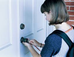 Maklum, generasi yang lahir pada pertengahan tahun enam puluhan hingga awal delapan puluhan ini dibesarkan oleh orangtua (baby boomers) yang gila kerja. The Latchkey Kid Solution Preventionpower Tv