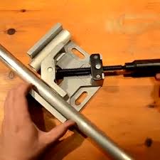 Woodworking Clamp Tool Triangle 90 Degree Fixture Video Video Outil De Serrage Outils Trucs Et Astuces Bricolage