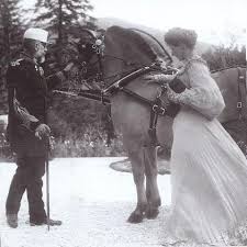 Cu doar câteva luni înainte, armata română obținuse trei succese pe front, în bătăliile de la mărăști, mărășești și oituz. Regina Maria Queen Marie Of Romania Home Facebook