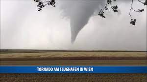Hätte sie den boden berührt, wäre ein tornado entstanden. Tornado Am Flughafen In Wien Youtube