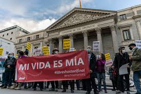 Los tipos voluntarios, no voluntarios e involuntarios se pueden dividir en la eutanasia activa implica el uso de sustancias o fuerzas letales (como la administración de una. 10 Claves De La Nueva Ley De Eutanasia Y Suicidio Asistido Sociedad El Pais