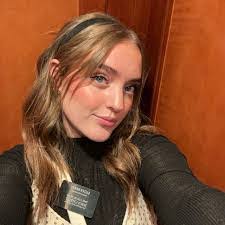 Leanna Barry's Instagram, Twitter & Facebook