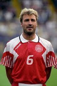 Efter endt gruppe spil, var danmark sensationelt i semifinalen mod holland, og kampen blev vundet efter nervepirrende straffespark i denne trøje. 250 Ideer Pa Danmark Em 92 I 2021 Danmark Fodbold Peter Schmeichel