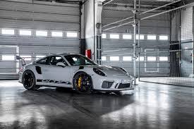Price details, trims, and specs overview, interior features, exterior design.though it isn't much more powerful than the outgoing gt3, porsche says this 992 model shares the closest connection to the 911 race cars of any prior. 2019 Porsche 911 Gt3 Rs Review Trims Specs Price New Interior Features Exterior Design And Specifications Carbuzz
