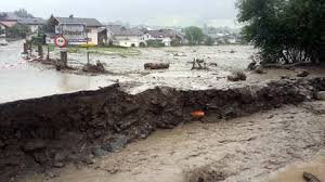 In österreich haben schwere unwetter straßen unterspült und zahlreiche autos beschädigt. Blitzeinschlage Brande Verwustungen Unwetter Wuten In Bayern Und Osterreich The Weather Channel Artikel Von The Weather Channel Weather Com