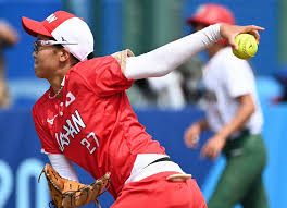 後藤希友はソフトボールの五輪代表に選出され、上野や藤田に続く投手としての期待を背負う photograph by kiichi matsumoto Fgkvk6kehfeuym
