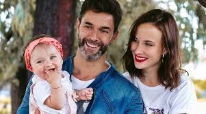 A muy poco tiempo de conocernos ahora, cavallo reside en un departamento en belgrano, con la hija en común que tiene con el actor, alma, de tres años, mientras que mariano sigue en su casa de. Mariano Martinez Camila Cavallo Y Alma La Voz De La Provincia