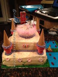 Portable, all the decoration is made of fondant. 12 Coolest Castle Cake Ideas Awesome Homemade Castle Cake Designs