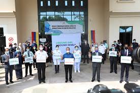 Bersetuju perkhidmatan kesihatan sekolah seperti di atas diberi kepada anak di bawah jagaan. Suntikan Dos Pertama Yab Perdana Menteri Malaysia