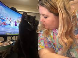 Hi there my name is Rebecca unforchantly i am having to find a place for my  beautiful kitty kat she is around 8 years old I have a situation where i am
