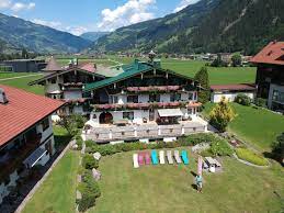 In ihrem appartment haus sonnenschein. Home Urlaub In Mayrhofen Fruhstuckspension Mittenfeld
