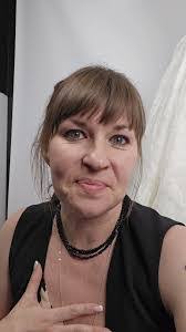 Amanda Deeley's Instagram, Twitter & Facebook