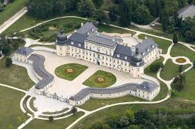 A kastélyt l'huillier ezredes építtette 1716 és 1730 között, aki később az egri. Az Edelenyi L Huillier Coburg Kastely Kera Karpat Medencei Ertekmento Alapitvany