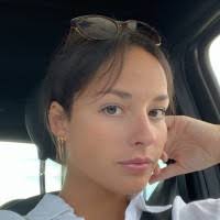 300+ perfiles de «Loana»