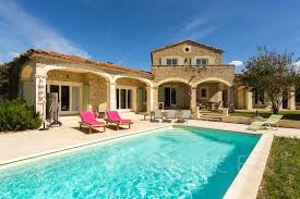Grosse Provenzalische Villa 3 Km Von Gordes Auf Einem Grossen Offenen Grundstuck Von 4 000 M2 Gelegen Mit Sehr Schoner Aussicht Uber House Styles Mansions Pool