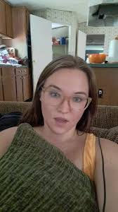 Kristen Hollis's Instagram, Twitter & Facebook