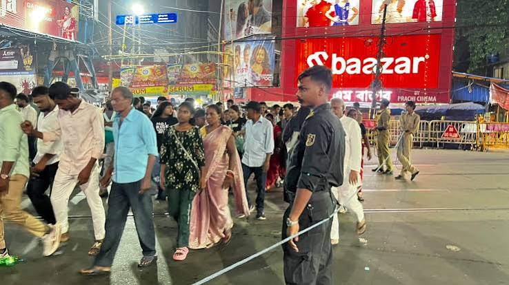 Durga Puja Voluntary Duty 2026: Day 4 (সপ্তমী 2- 18/10/26) Spot: Sealdah Traffic Guard ____ By Netaji Cadet Squad Foundation 'It is good fortune for us to give voluntary support to common people'