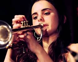 Immagine di Andrea Motis playing the trumpet