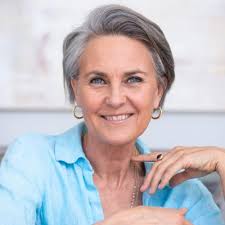 I am thrilled to announce that I will be joining The Estée Lauder Companies  Inc. family in account management at Origins. I can't wait to begin this  next chapter and to join