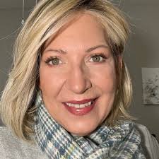 Erika Loya (@looksbyerika)