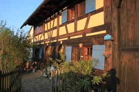 Hier finden sie häuser vieler immobilienportale und durch die einfache & schnelle häusersuche mit intuitiven filtermöglichkeiten ist das ziel traumhaus zum greifen nah. Haus Zum Verkauf Eckhofstrasse 14 78628 Rottweil Rottweil Kreis Mapio Net