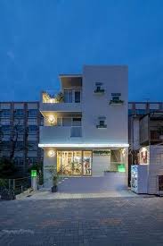 理美容院 地下１階 地上３階建ての狭小地利用の店舗付き住宅です 店舗デザイン 名古屋 スーパーボギー http www bogey co jp 住宅 外観 店舗併用住宅 住宅