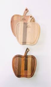 The technique of alternating grain surfaces is used to obtain. Apple Cutting Board Medium 19 Skyhigh Cutting Boards
