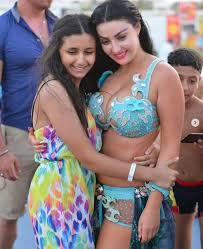 الراقصة لوردينا البرازيلية تتحدي صافيناز الراقصة لوردينا الراقصة صافيناز الموقع الإلكتروني بوابة العرب الإخبارية. ØµØ§ÙÙŠÙ†Ø§Ø² ØªØ«ÙŠØ± Ø§Ù„Ø£Ø·ÙØ§Ù„ Ø¨Ù…ÙØ§ØªÙ†Ù‡Ø§ ØµÙˆØ±Ø© Ù…Ø¬Ù„Ø© Ø§Ù„Ø¬Ø±Ø³