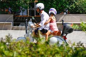 A giugno, o forse prima, si deciderà il futuro di fabio fazio: Fabio Fazio Spese Di Casa Con La Figlia Caterina Foto Kikapress Com