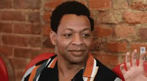 Watch Ain't Too Proud Star Derrick Baskin Offer Heavenly Vocals, Share  Hilarious Onstage Happenings & More