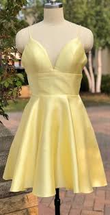 Light Yellow Homecoming Dresses Cute Short Prom Dresses Party Dress 2019 Satin Homecoming Dress Yellow Homecoming Dresses Prom Dresses Short