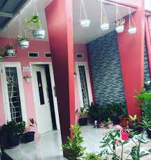 Setiap rumah yang dibangun dengan model yang menarik pasti akan membuat penghuni rumah lebih nyaman lagi. Model Teras Rumah Jadul Homkonsep