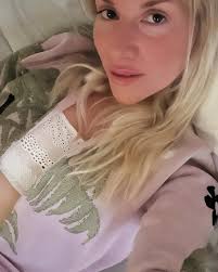 urbanoutfitters @hayleymenziesofficial @monshampoing_france getting me  through these rainy days ☔️