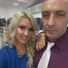 LAKU NOĆ svima koji su umorni od čekanja, od nadanja, od previše snova, od  ne ispunjenih želja, od lutanja, od bežanja, od jave i maštanja... LAKU NOĆ  onima što vole, i koje