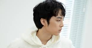 Him Phạm: Từ mỹ nam "Hậu duệ mặt trời" đến cái tên triển vọng trong làng  phim