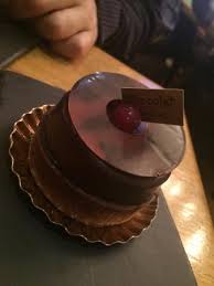 200 g karotten 200 g zucker 1 messerspitze salz abgeriebene schale einer unbehandelten zitrone 5 eigelb Haltbare Torten Bild Von Chocolat Bukarest Tripadvisor