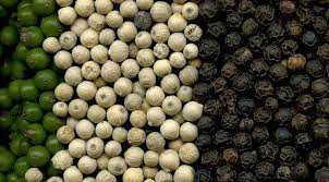 Una lista di tutti i tipi di pepe, le loro caratteristiche a seconda del colore, come distinguere quelli forse la più versatile e sicuramente la più varia. Varieta Di Pepe Da Conoscere Dal Nero A Quello Di Sichuan
