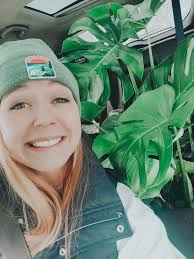 What are some tips for growing a large Monstera plant?