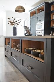 The cylinders bores were attached to the outer case at the 12, 3, 6 and 9 o'clock positions) for greater rigidity around the head gasket. Dark Grey Shaker Style Kitchen Tom Howley