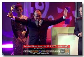 Ratu ilmu hitam pernah tayang di berbagai negara, yakni di amerika serikat dengan judul queen of black magic dan di prancis dengan judul ratu ilmu hitam meraih lima nominasi untuk aktris terbaik (suzzanna), pemeran pembantu terbaik (wd mochtar), penyunting terbaik, penata artistik terbaik, dan. Sheih On Sheih The Film Festival And The Mosquitoes Kickdefella