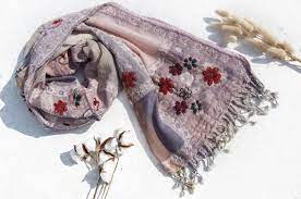 水煮羊毛披肩 針織圍巾 刺繡圍巾 羊絨披巾 喀什米爾cashmere 花 omhandmade 圍巾 披肩 pinkoi