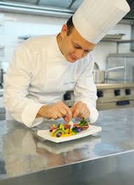 C Est L Homme Qui A Nourri Les Bleus Le Chef Cuisinier De L Equipe De France Livre Ses Secrets