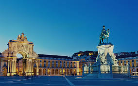 Es soll eine lustige hommage an den einfachen mann sein und ist eine nette ablenkung von den üblichen denkmälern für die überprivilegierten. Download Wallpapers Lisbon Square Of Commerce 4k Palace Square Equestrian Statue Of Jose I Portugal Besthqwallpapers Com Equestrian Statue Lisbon City Wallpaper