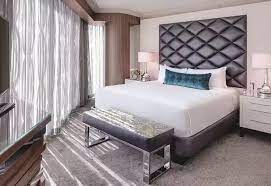 Which Down Alternative Pillows Do They Use At Mandalay Bay Luxurious Bedroom Mandalay Bay Hotel Room