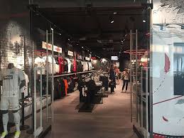 Browse kitbag for the biggest assortment of eintracht frankfurt clothing, eintracht frankfurt kits and jerseys, boots and more at our eintracht frankfurt shop. Eintracht Frankfurt The Diva Of The Main Frankfurt Tipp