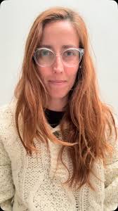 GANAS DE VIVIR . GANAS DE VIVIR , Macarena Peñaloza, @hi_l_d_a , Editorial:  TACTO , @tactoeditora , A través de imágenes atrapadas como un rayo,  Macarena recorre en su memoria escenas de la vida de su ...