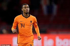 Groot talent en middenvelder van ajax! Liverpool And Chelsea Battling It Out For Ajax S 30m Rated Wonderkid Ryan Gravenberch Aktuelle Boulevard Nachrichten Und Fotogalerien Zu Stars Sternchen